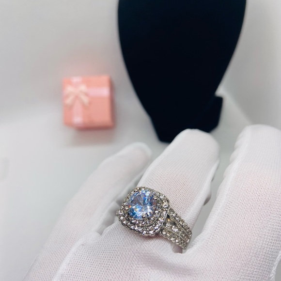 Luxury Silver Square Diamond Cubic Zircon Ring - Picture 9 of 14